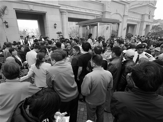 去楼盘现场当一天群众演员，收入数十到上百元