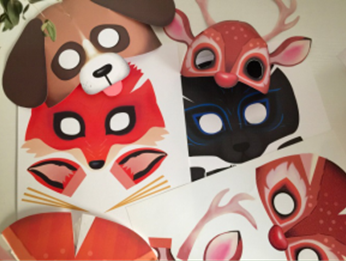 Mora使用7612打印了不少万圣节儿童派对的面具设计，直接输出至250克荷兰白卡纸，直接裁切粘贴成面具