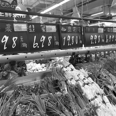 茄子空心菜四季豆十来块钱一斤 菜价为何这么贵？