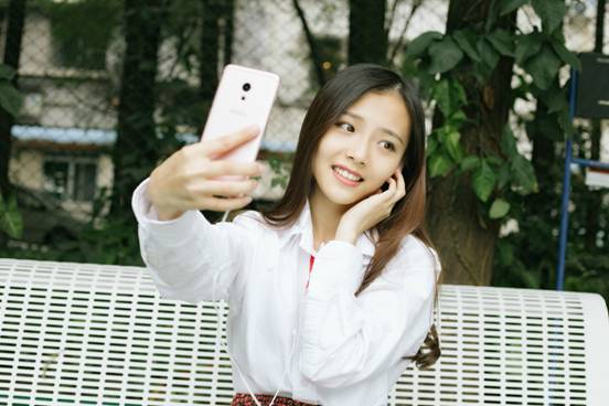 说明: ../Downloads/魅族素材/PRO%206s/PRO6s模特图赏1/IMG_3187-1.jpg