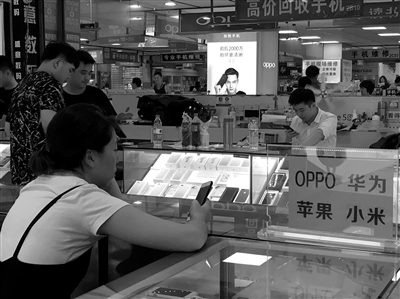 国产全面屏手机趁机围剿苹果 本土品牌在杭州越来越好卖
