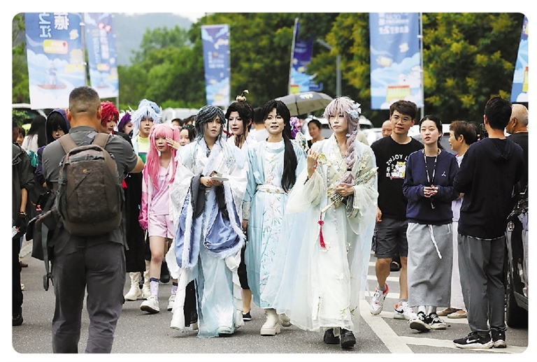 今年端午假期,动漫节建德分会场开设动漫市集,为游客带来额外的“二次元”文化体验。李忠/摄